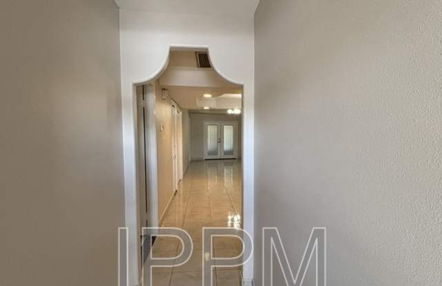 1500 Palm Valley Dr W