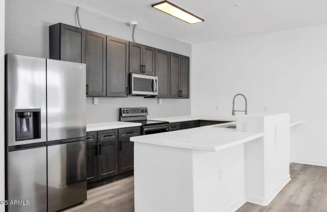 Photo of 832 S FARMER Avenue