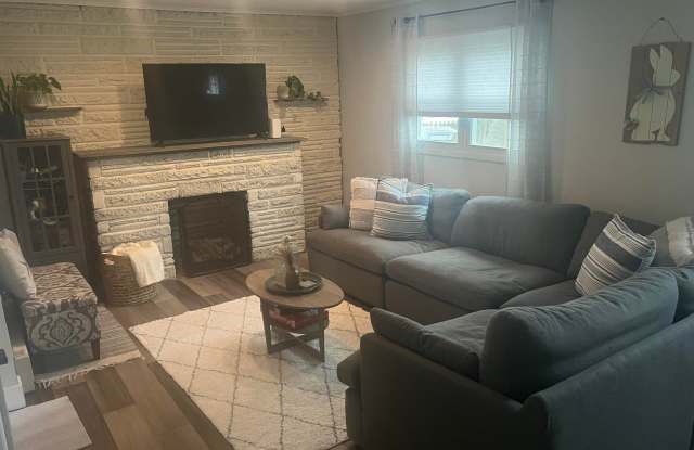 9102 Monmouth Ave Ave