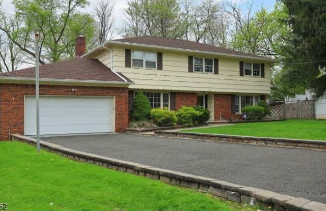 56 Mohican Dr
