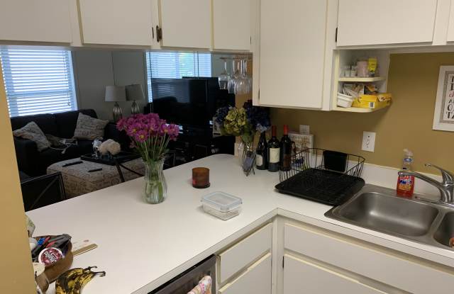 606 South Albany Avenue