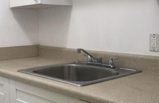 GROUND FLOOR Next to UM Hospital! One Bedroom Ground Floor