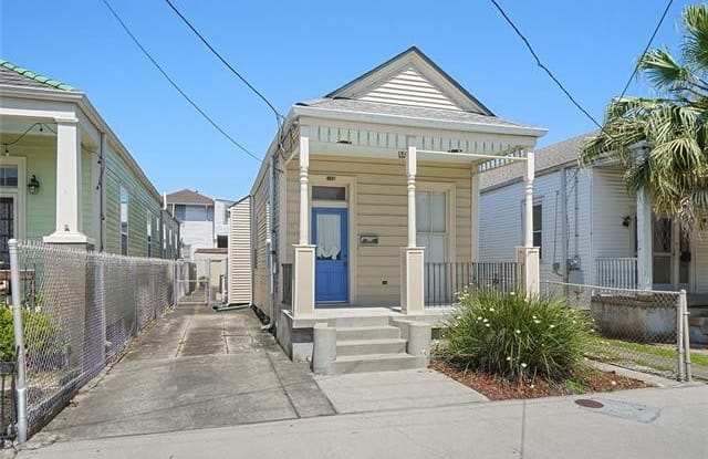 215 N RENDON Street - 215 North Rendon Street, New Orleans, LA 70119