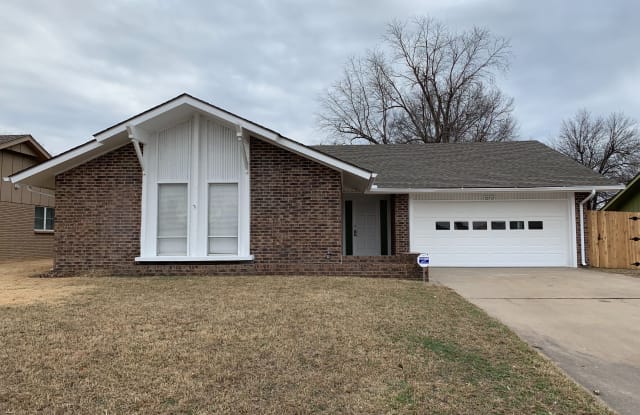 10712 E 28th Pl - 10712 East 28th Place, Tulsa, OK 74129