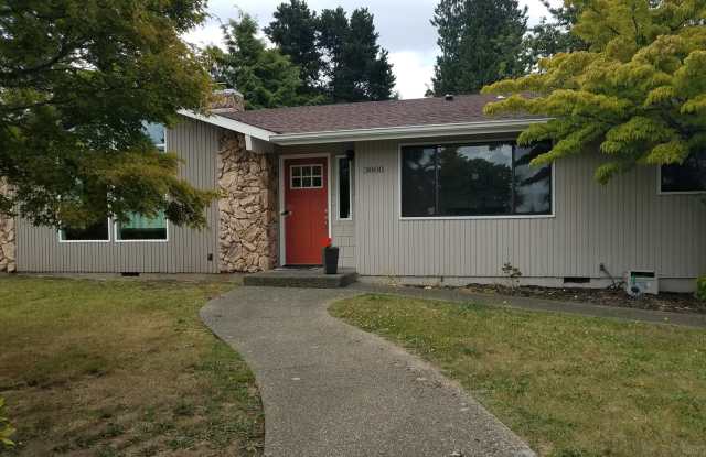 Short Term! 3 Bedroom East Bremerton Home!