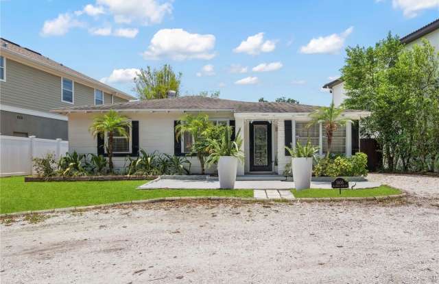 3606 W ROYAL PALM CIRCLE