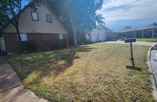 Very nice home located in the Eisenhower Village! NO PETS!