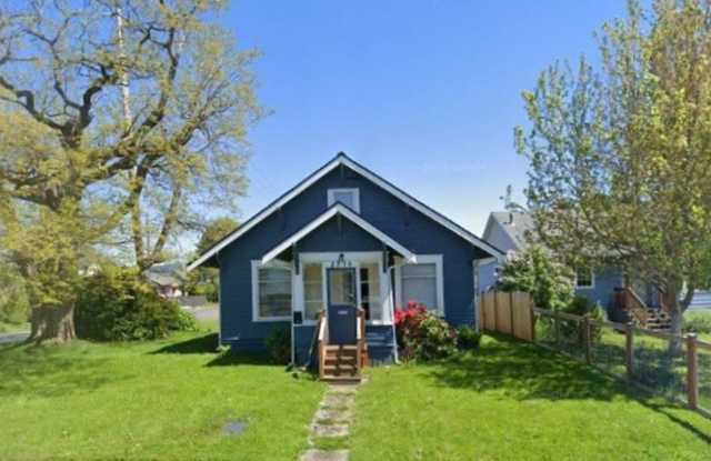 5 Bedroom Home for Rent with Patio!