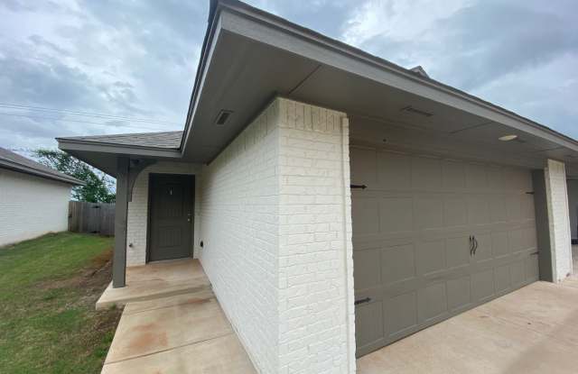 Photo of 2 Bed 2 Bath 2 Car Garage Duplex In North OKC