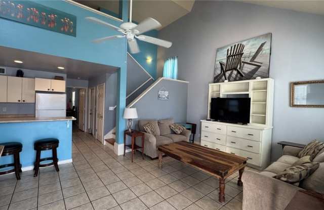 212 W Roberts Avenue