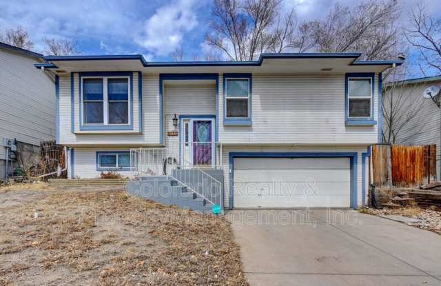 2706 N Chestnut - 2706 North Chestnut Street, Colorado Springs, CO 80907