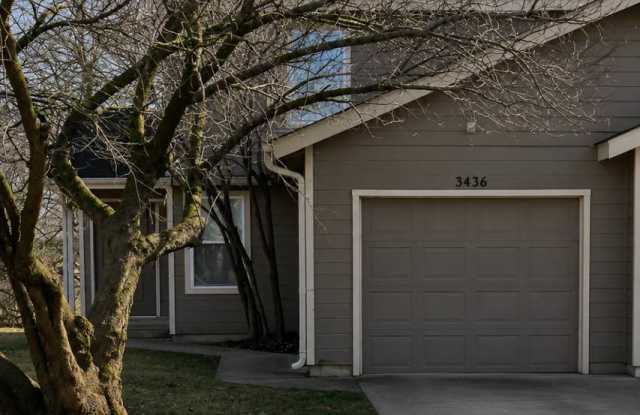 Great 2 Bed 2 Bath 1 Car Garage Split Level Duplex