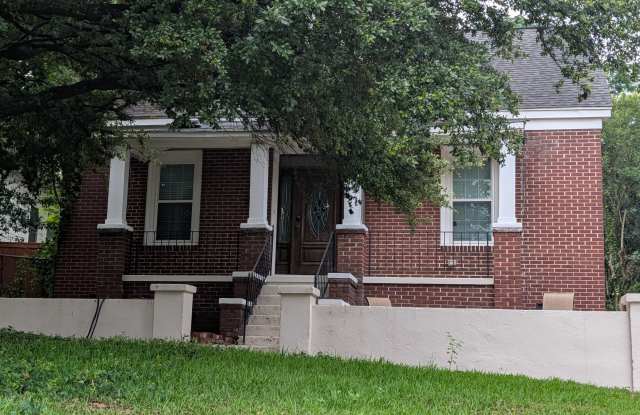 1620 A Catawba Street