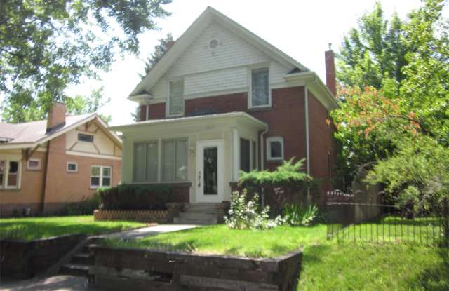 1217 S VINE ST