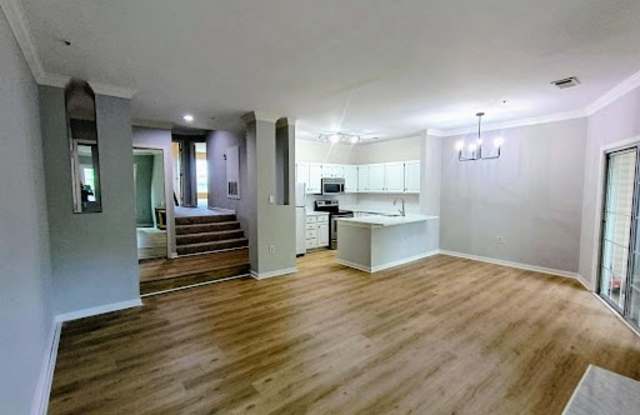 285 South Pickett Street