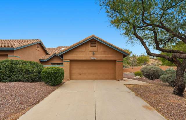 Bright  Peaceful Living in Oro Valley’s Gated Stoney Canyon