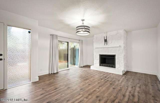 10462 BIG TREE Circle E