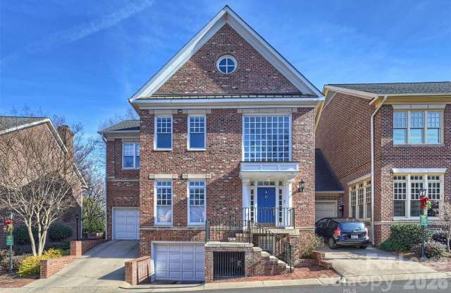 Photo of 1124 Dilworth Crescent Row