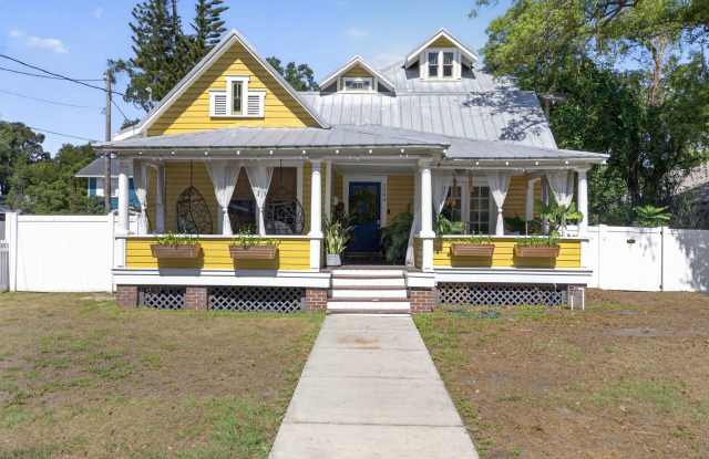 Stunning 4-bedroom home in Tampa! (Bonus room)