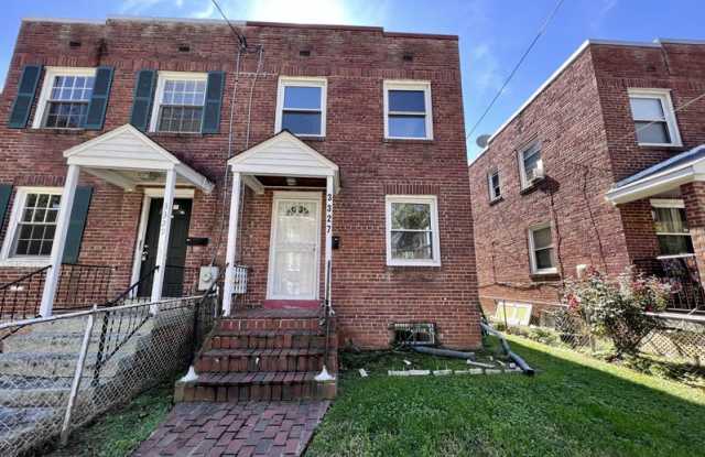 3327 Dubois Place Southeast