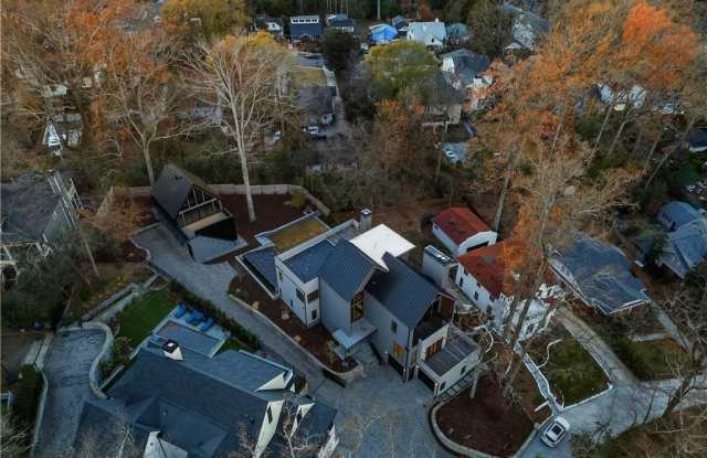 1033 Reeder Circle NE