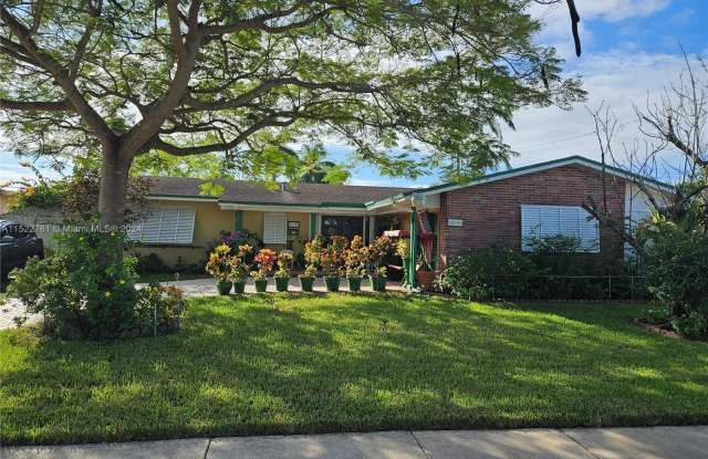 12340 SW 41st St - 12340 Southwest 41st Street, Tamiami, FL 33175