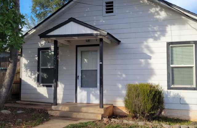Charming Shasta Lake Home