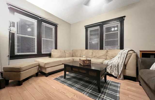 208 14th Avenue unit: Front