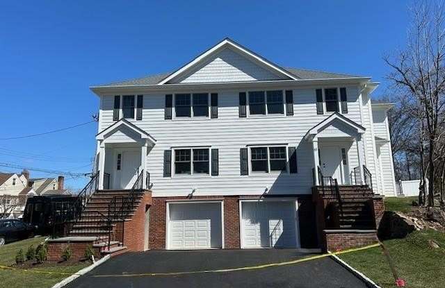 61 Adelphi Avenue