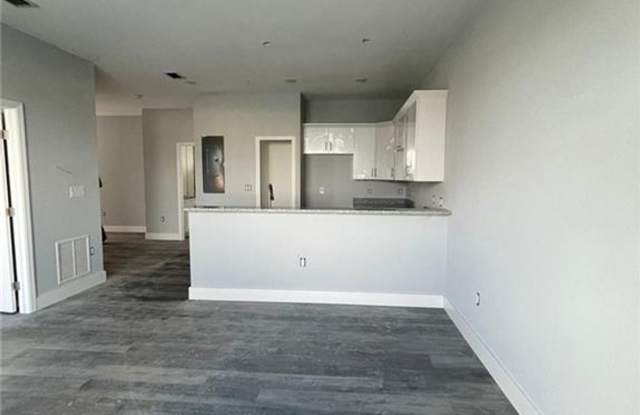 275 SW 4th ST @220