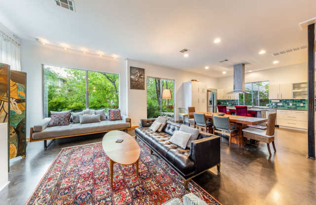 Gorgeous Fully Furnished 3/2.5 Home in Brentwood