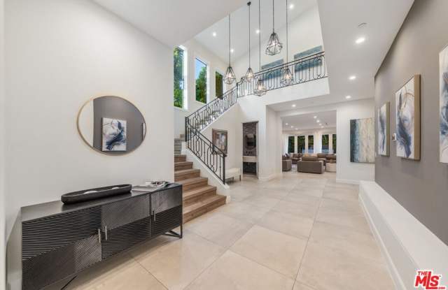 846 N Orange Grove Ave.