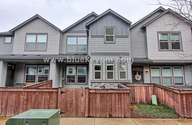3 Bed,2.5 Bath Townhome at the Landing At Salmon Creek