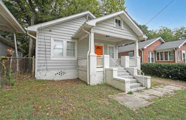 983 HARWELL Street NW