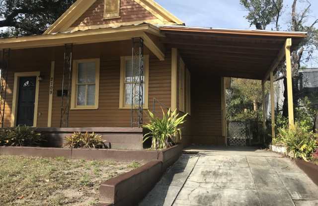 Vintage North Hyde Park Bungalow