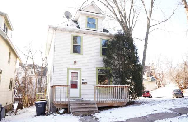 AVAILABLE JUNE - 3 BED 1 BATH