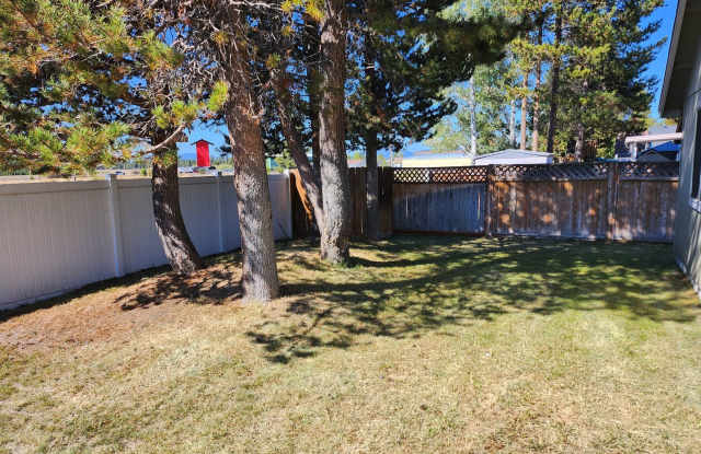 51269 Riley Lane - La Pine. FALL SPECIAL $250.00 off first month rent with signed lease