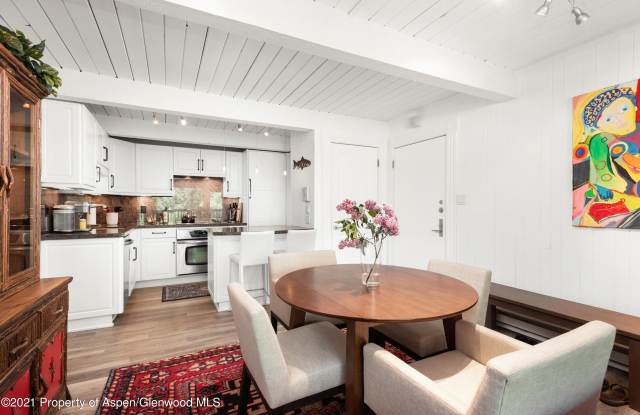 916 E Hopkins Avenue unit: 204