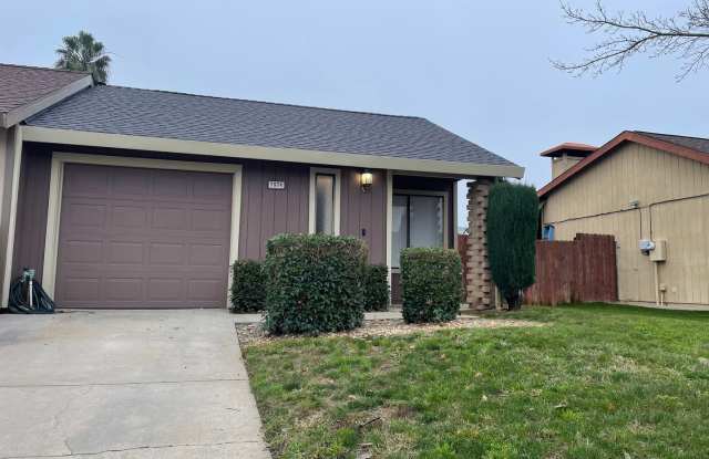 2 Bedroom Duplex for Rent with Garage