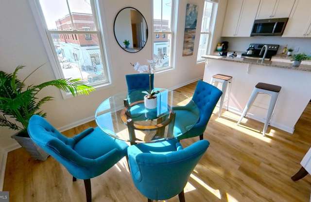 801 MAPLETON Avenue unit: 3