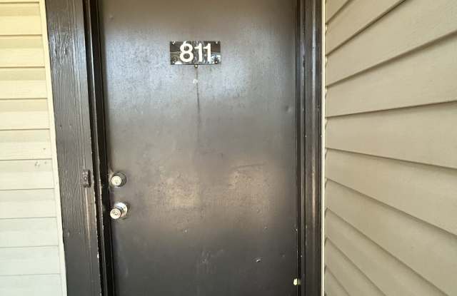 811 Applewood Lane - 1