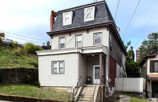 Mt. Washington house, 3 bedroom 2 1/2 bath house with great kitchen, yard, laundry June 1st