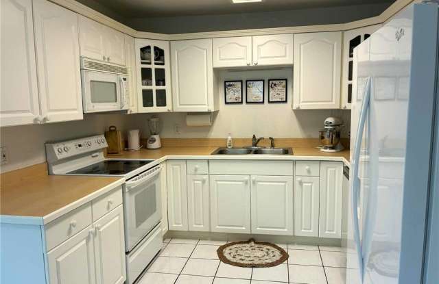 1820 Waterford Drive unit: 3