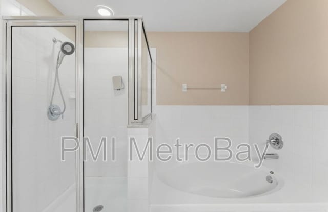 2521 Lexington Oak Dr