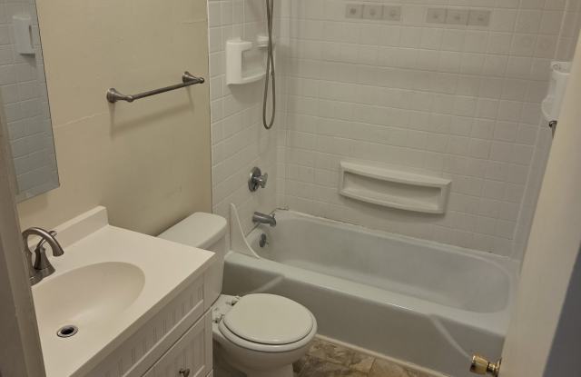 424 Middle Turnpike West