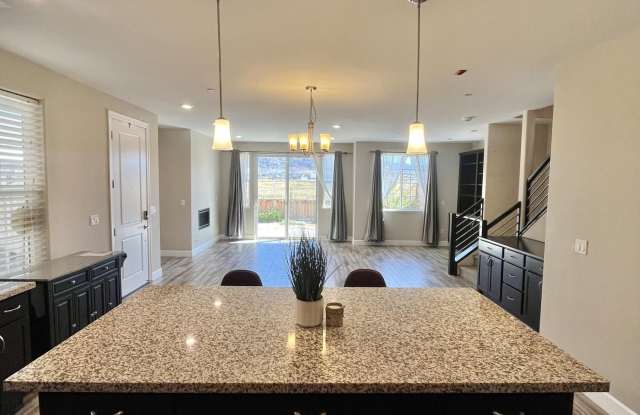 1980 Dark Horse Road unit: B