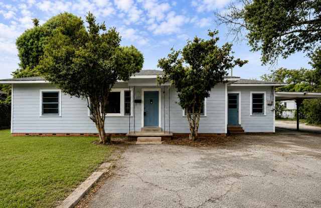 Charming 4 Bed, 2 Bath Home Near ULL