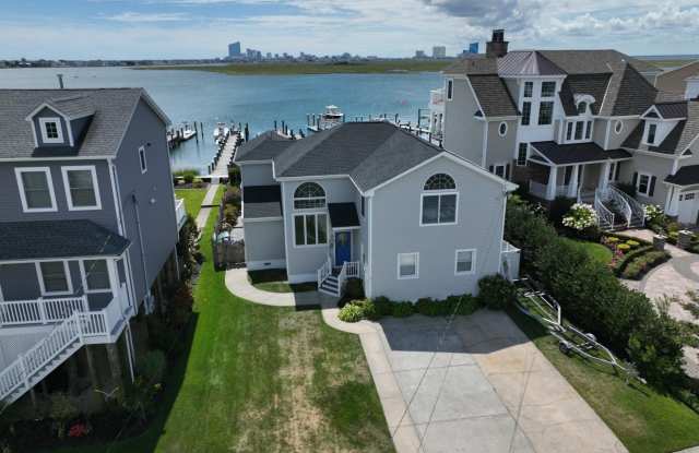 Photo of 540 W Shore Dr