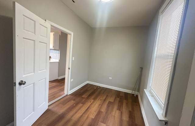 8643 S Exchange Avenue