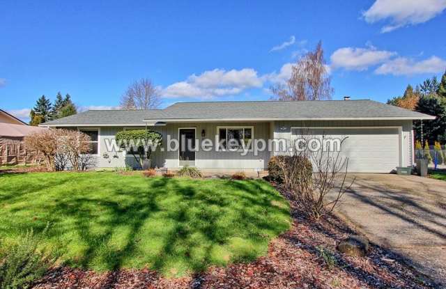 3 Bed, 2 Bath Home in Battle Ground with Fully Fenced Backyard